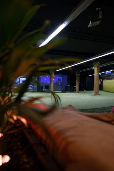 Aufnahme von APEX Indoor Golf Anlage in Bonn